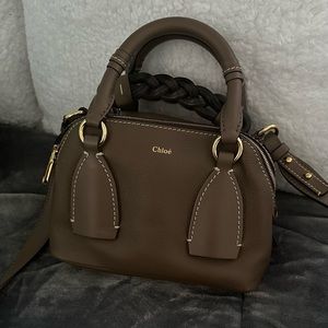 Chloé
Small Leather Daria Handle Bag